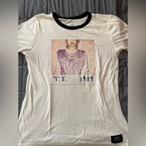 Size Medium Taylor Swift 1989 Concert Tee